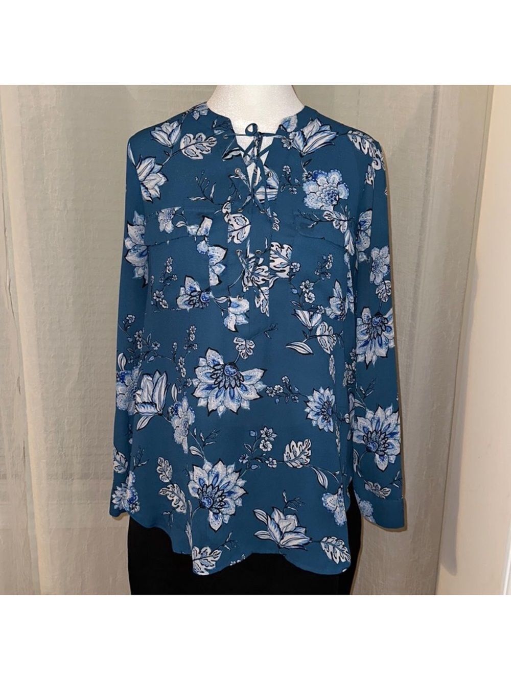 a.n.a. PL Indigo Blue White Black Floral Lace-up Long Sleeve High Low Blouse